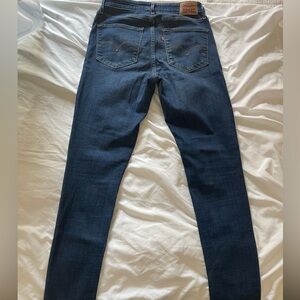 Women’s Levi’s jeans